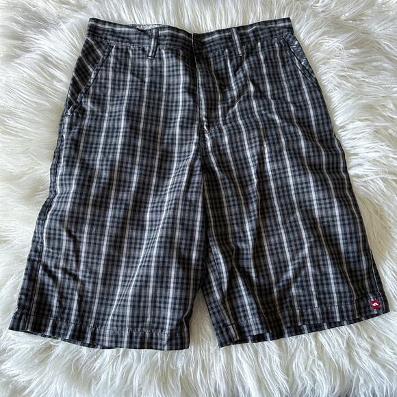 Black White Grey Plaid Tony Hawk Skate Shorts Size 32 - Picture 1 of 5
